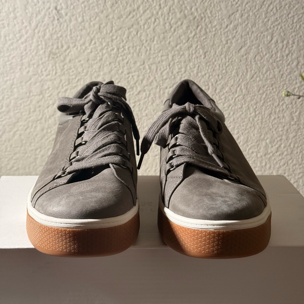 Caslon’s Women’s Andes Sneakers Grey Granite Sneakers with Brown Sole